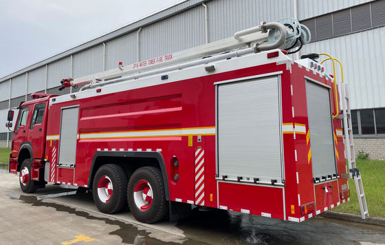 SINOTRUK 336KW Water Rescue Fire Truck 6x4 With 10t Water 2t Foam Capacity
