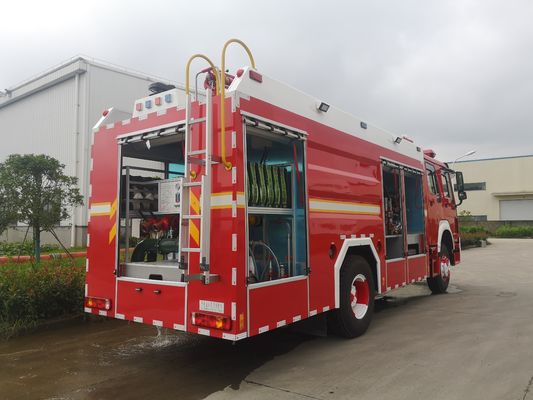 SINOTRUK 375HP Dry Powder Fire Truck 6x4 With 2000kg Powder Capacity